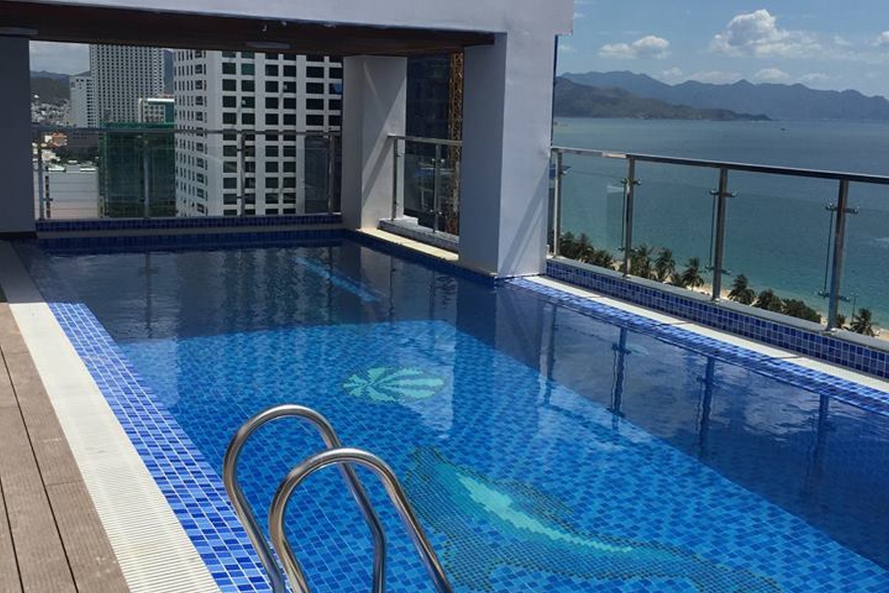 HỒ BƠI NHA TRANG BÀN GIAO HỒ BƠI KHÁCH SẠN APUS