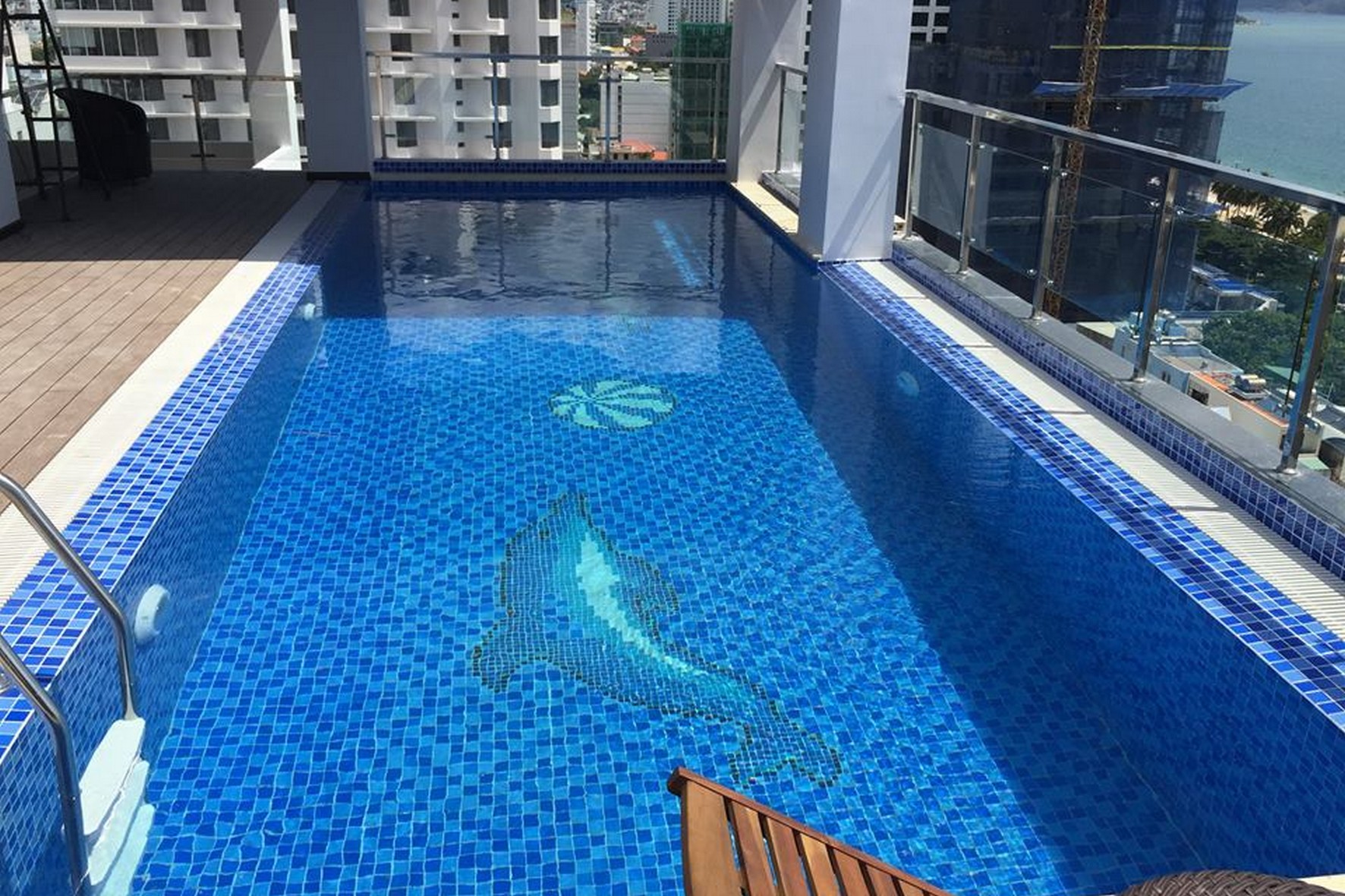 HỒ BƠI NHA TRANG BÀN GIAO HỒ BƠI KHÁCH SẠN APUS