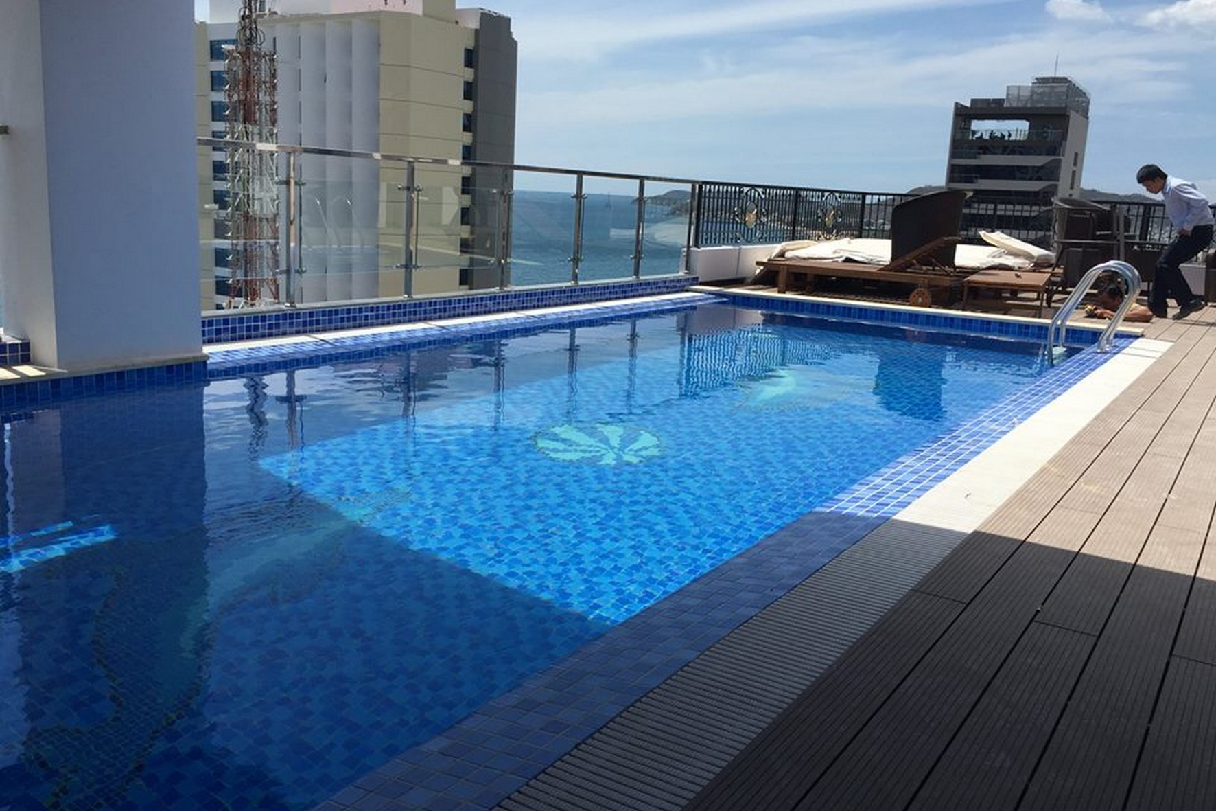 HỒ BƠI NHA TRANG BÀN GIAO HỒ BƠI KHÁCH SẠN APUS